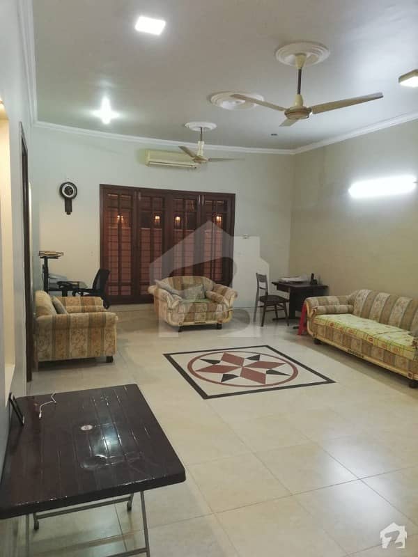 5 Bedrooms Corner Bungalow Well Maintained