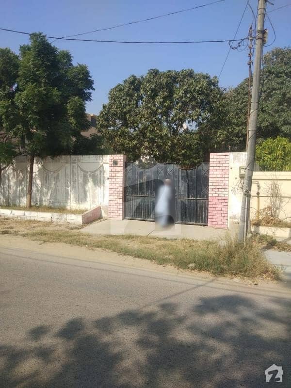 اَپر غزری غِزری کراچی میں 5 کمروں کا 2.24 کنال مکان 15 کروڑ میں برائے فروخت۔