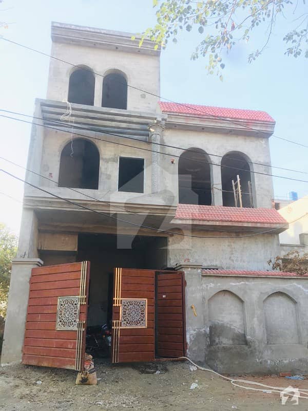 شیروانی ٹاؤن ہاؤسنگ سکیم لاہور میں 3 کمروں کا 6 مرلہ مکان 95 لاکھ میں برائے فروخت۔
