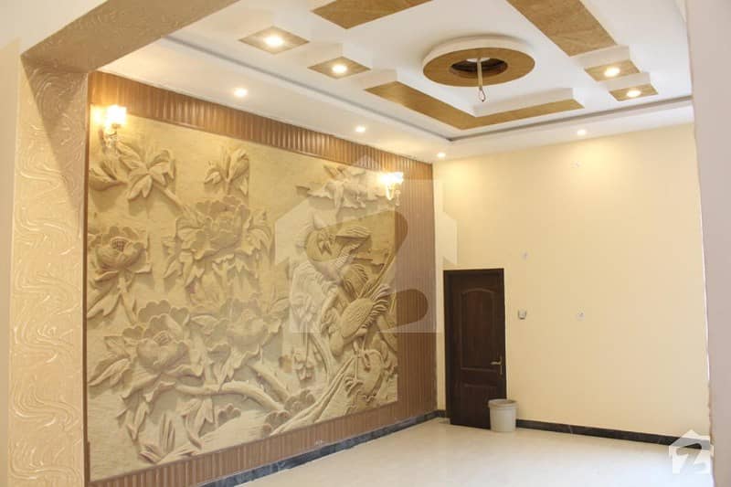 لیک سٹی ۔ سیکٹر ایم ۔ 2اے لیک سٹی رائیونڈ روڈ لاہور میں 5 کمروں کا 10 مرلہ مکان 2.85 کروڑ میں برائے فروخت۔
