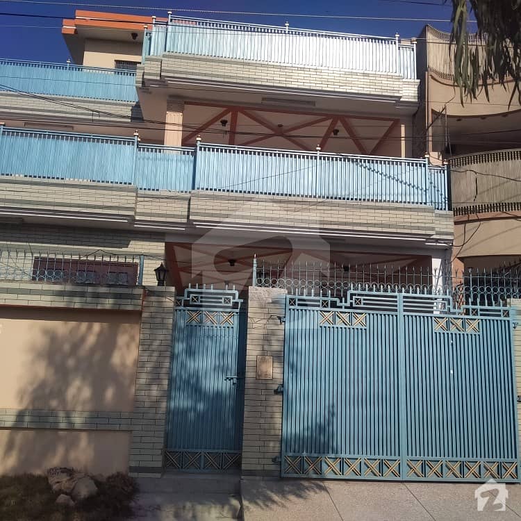 حیات آباد پشاور میں 7 کمروں کا 10 مرلہ مکان 4.35 کروڑ میں برائے فروخت۔