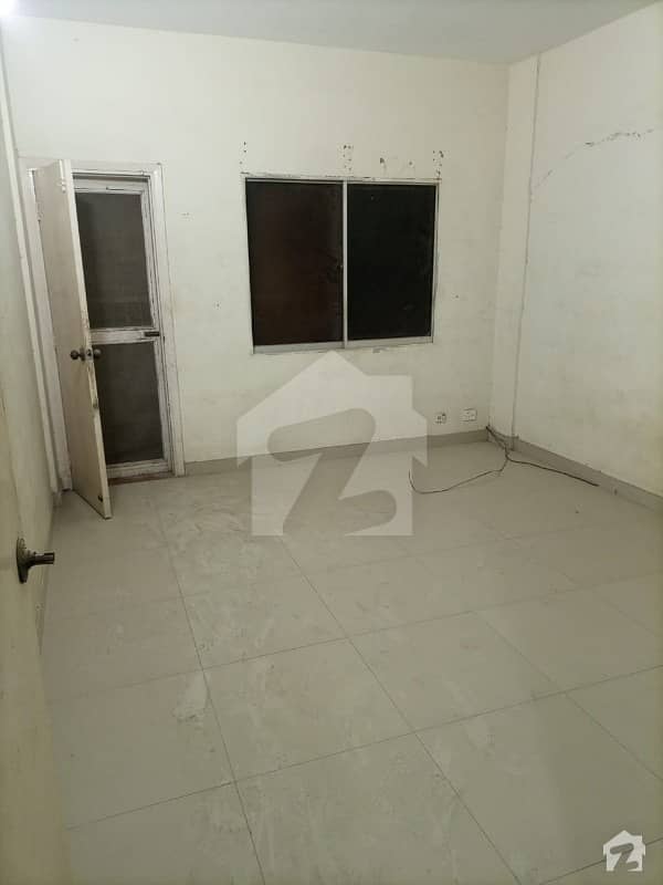 Flat Of 1600  Square Feet For Sale In Tariq Road