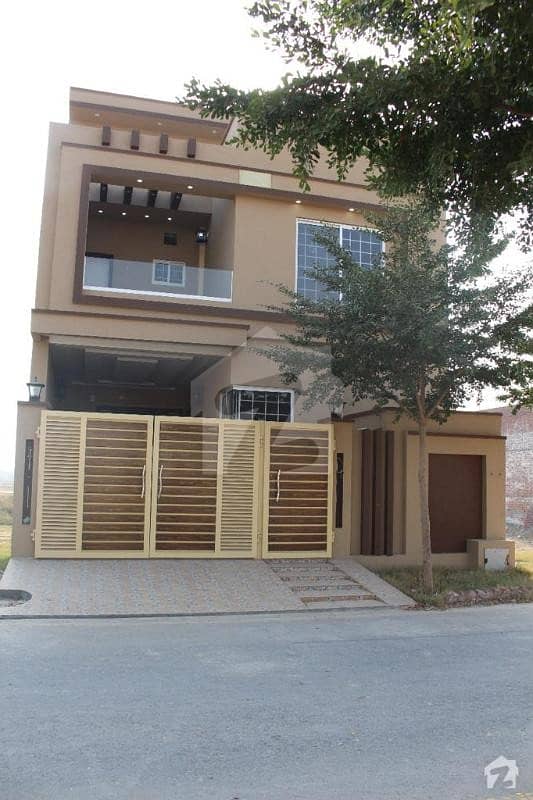 Hot Location 10 Marla Best Location House Available For Sale Lake City Lahore In  Blockm2a