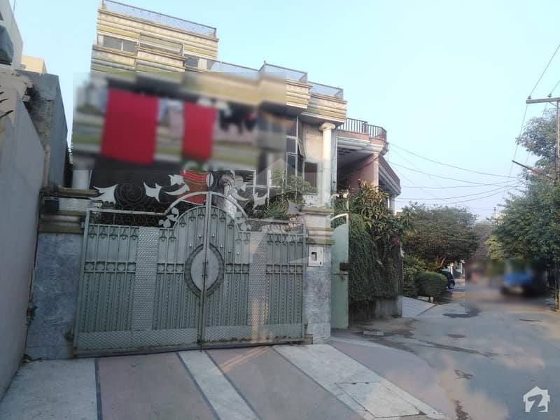گلشنِِِ راوی ۔ بلاک ایف گلشنِ راوی لاہور میں 5 کمروں کا 11 مرلہ مکان 2.75 کروڑ میں برائے فروخت۔