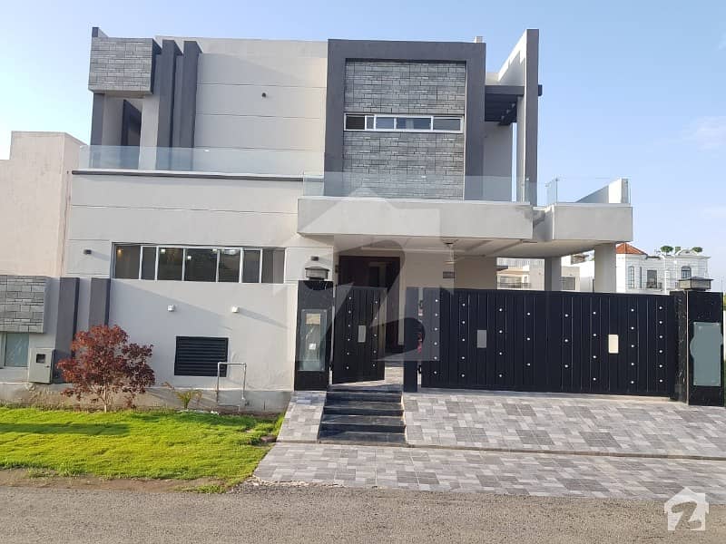 10 Marla Luxury Bungalow For Sale At Prime Location Near Park Commercial