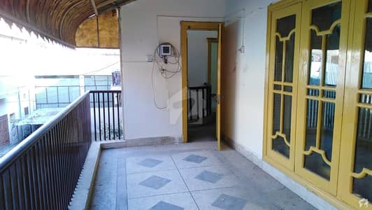 یونیورسٹی روڈ پشاور میں 4 کمروں کا 6 مرلہ مکان 1.5 کروڑ میں برائے فروخت۔
