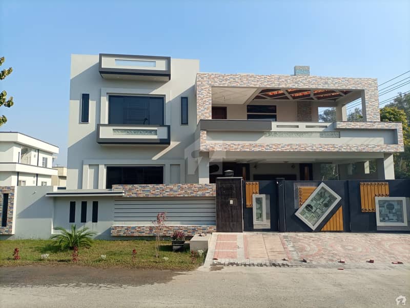 House In DC Colony For Sale