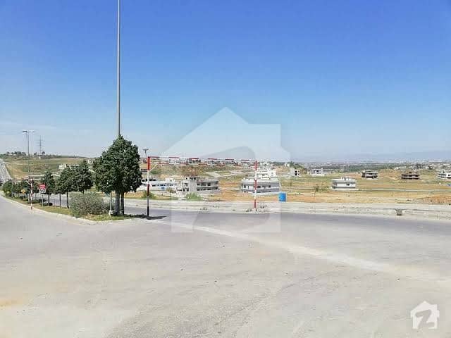 1 Kanal Corner Park Face Plot For Sale