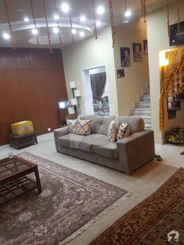 کینال ویو لاہور میں 4 کمروں کا 1.1 کنال مکان 3.75 کروڑ میں برائے فروخت۔