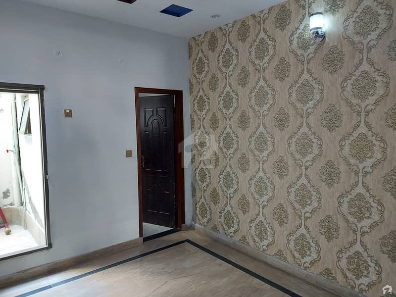لالہ زار گارڈن لاہور میں 4 کمروں کا 5 مرلہ مکان 1 کروڑ میں برائے فروخت۔