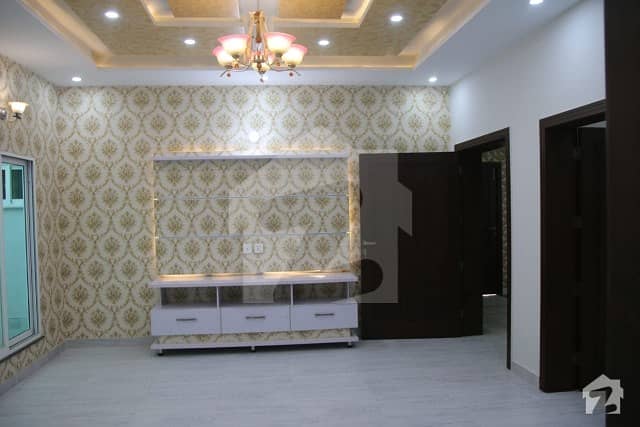 ایڈن گارڈنز فیصل آباد میں 4 کمروں کا 10 مرلہ مکان 2.46 کروڑ میں برائے فروخت۔