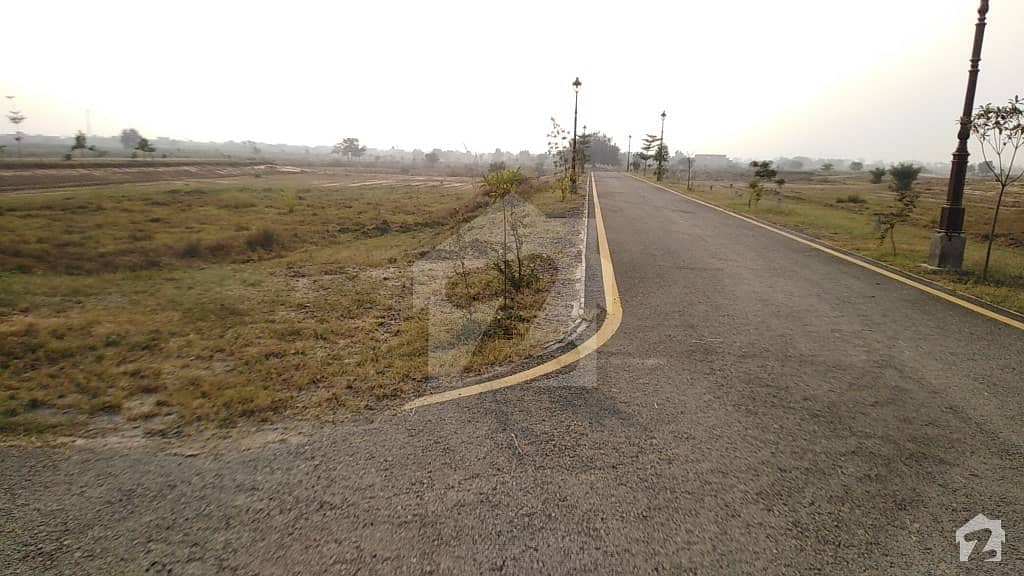 Get 5 Marla Plot in Ideal Location of Lake City