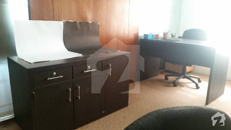 3 Persons Executive Private Office For Rent