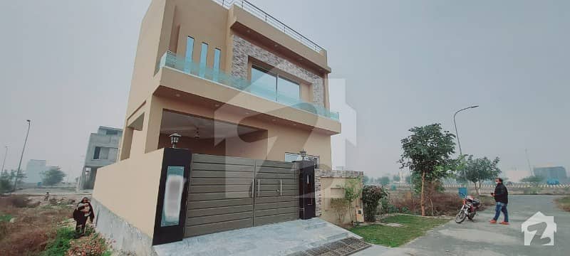 ڈی ایچ اے 9 ٹاؤن ڈیفنس (ڈی ایچ اے) لاہور میں 3 کمروں کا 5 مرلہ مکان 1.22 کروڑ میں برائے فروخت۔