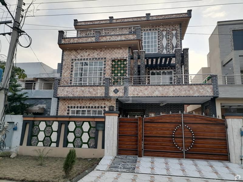 Ideal House Is Available For Sale In Central Park - Block G