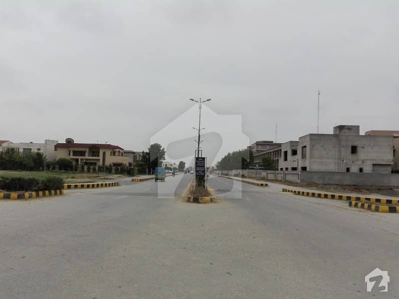 1 Kanal Facing Park Plot No 556 For Sale In Dha Phase 6 Block L