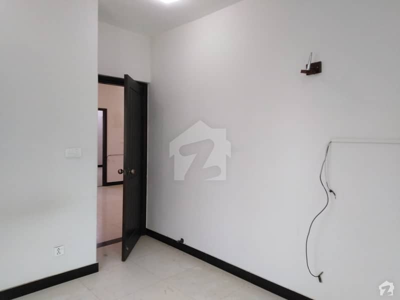 65 Square Yards House Is Available In Manzoor Colony