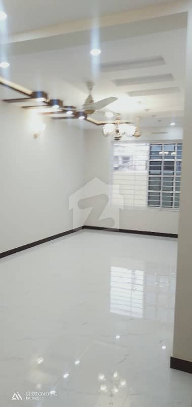 2700  Square Feet Upper Portion Is Available For Rent In Fechs