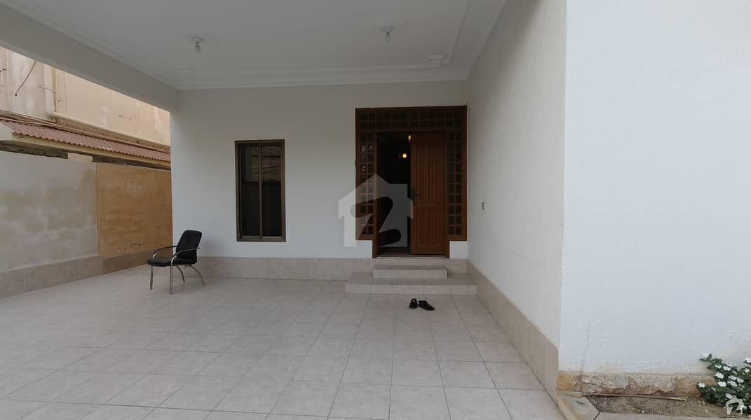 6 Bedroom Bungalow Is Available For Sale