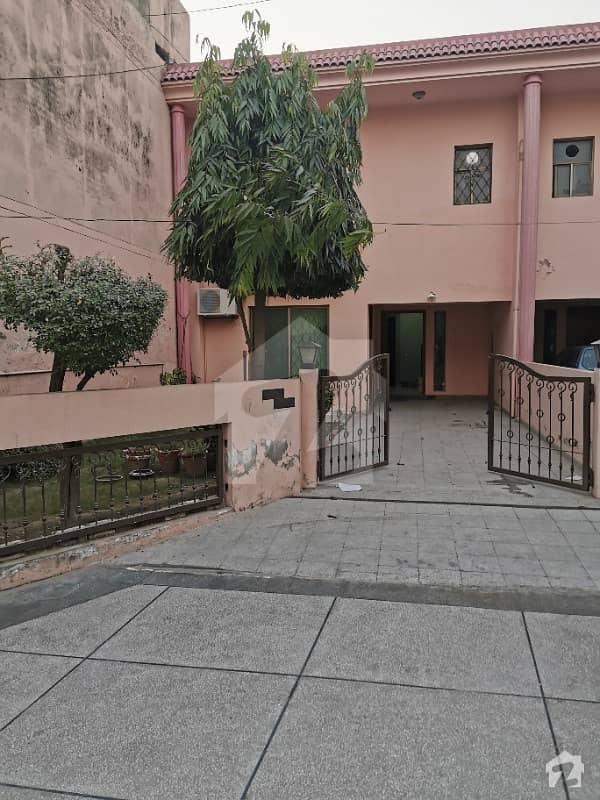 سول ڈیفنس لاہور میں 3 کمروں کا 10 مرلہ مکان 1.9 کروڑ میں برائے فروخت۔