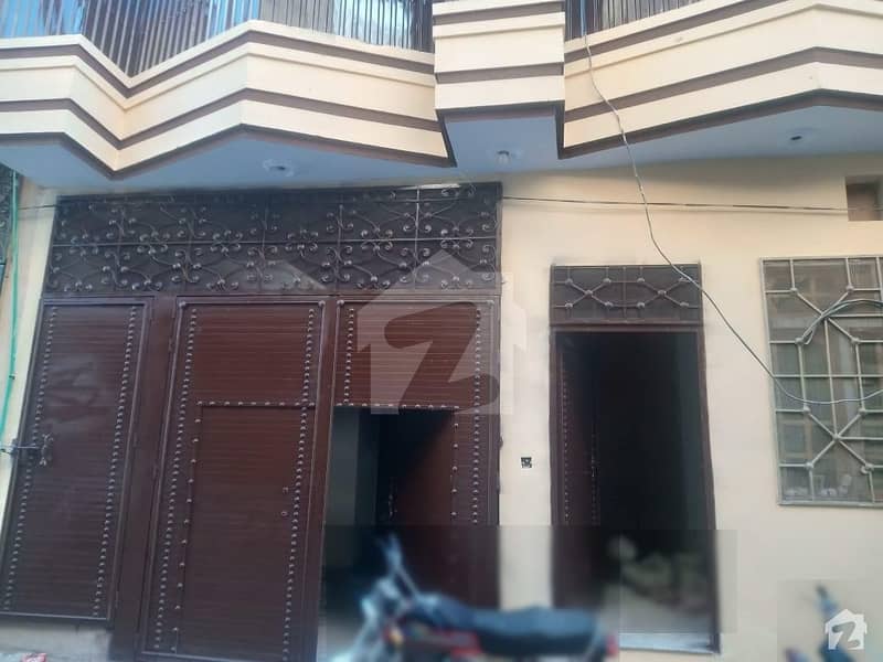 سواتی گیٹ پشاور میں 6 کمروں کا 4 مرلہ مکان 32 ہزار میں کرایہ پر دستیاب ہے۔