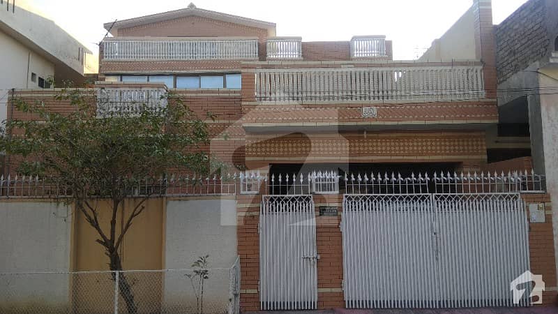 واہ ماڈل ٹاؤن - فیز 1 ماڈل ٹاؤن واہ میں 5 کمروں کا 10 مرلہ مکان 1.9 کروڑ میں برائے فروخت۔