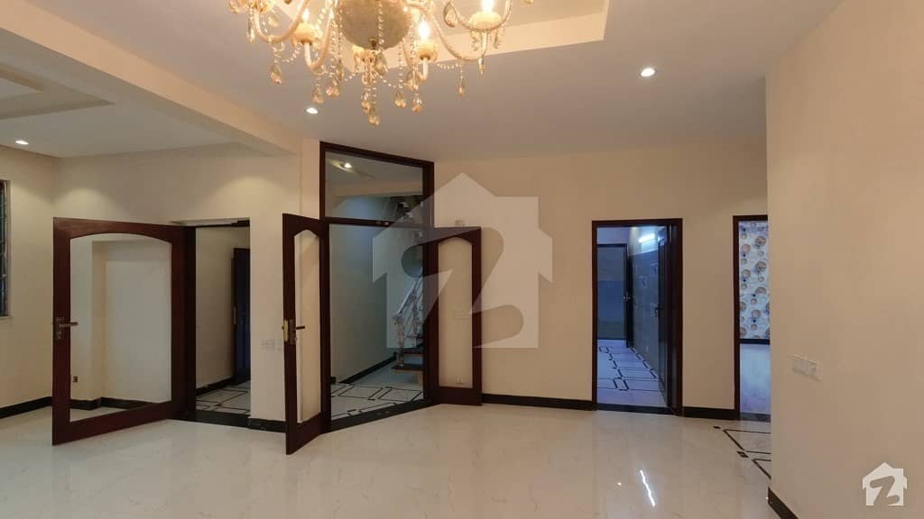 ویلینشیاء ہاؤسنگ سوسائٹی لاہور میں 5 کمروں کا 10 مرلہ مکان 2.76 کروڑ میں برائے فروخت۔
