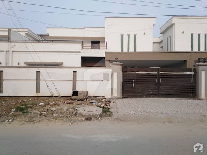 پی اے ایف فالکن کمپلیکس گلبرگ لاہور میں 4 کمروں کا 14 مرلہ مکان 4.5 کروڑ میں برائے فروخت۔