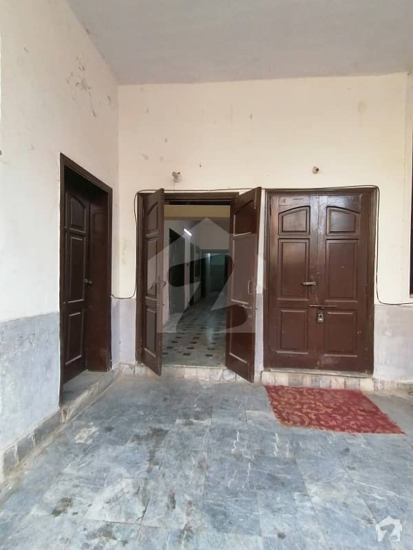 چکلالہ سکیم 3 چکلالہ سکیم راولپنڈی میں 2 کمروں کا 8 مرلہ زیریں پورشن 25 ہزار میں کرایہ پر دستیاب ہے۔