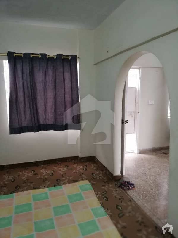 Flat Of 850  Square Feet In Gulshan-E-iqbal Town Is Available