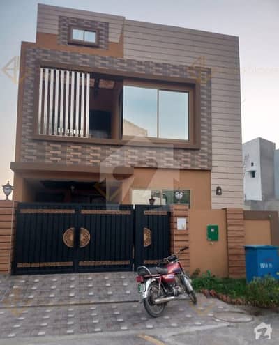 بحریہ نشیمن لاہور میں 3 کمروں کا 5 مرلہ مکان 1 کروڑ میں برائے فروخت۔ بحریہ نشیمن لاہور میں 3 کمروں کا 5 مرلہ مکان 1 کروڑ میں برائے فروخت۔