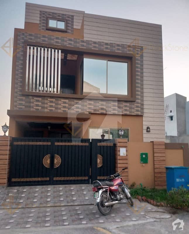 بحریہ نشیمن لاہور میں 3 کمروں کا 5 مرلہ مکان 1 کروڑ میں برائے فروخت۔