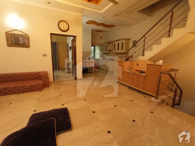 جوہر ٹاؤن فیز 1 جوہر ٹاؤن لاہور میں 5 کمروں کا 10 مرلہ مکان 2.7 کروڑ میں برائے فروخت۔