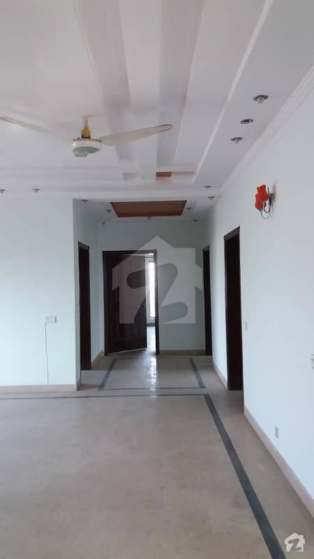 2700  Square Feet Spacious Upper Portion Is Available In Cantt For Rent