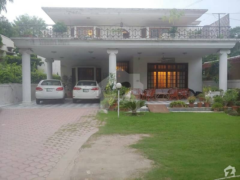اَپر مال لاہور میں 7 کمروں کا 3 کنال مکان 6.5 لاکھ میں کرایہ پر دستیاب ہے۔