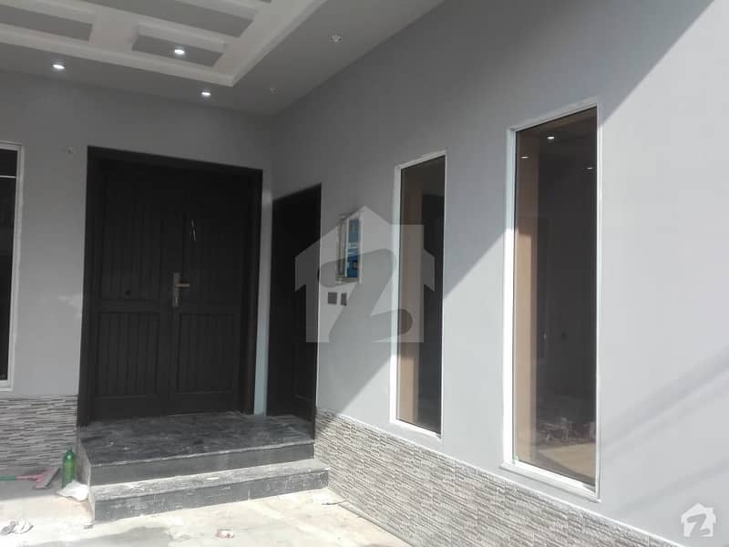 خیابانِ گارڈنز فیصل آباد میں 5 کمروں کا 8 مرلہ مکان 1.75 کروڑ میں برائے فروخت۔