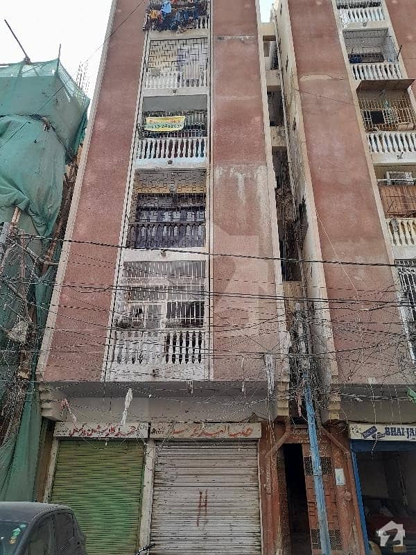 شکارپور کالونی جمشید ٹاؤن کراچی میں 2 کمروں کا 4 مرلہ فلیٹ 72 لاکھ میں برائے فروخت۔