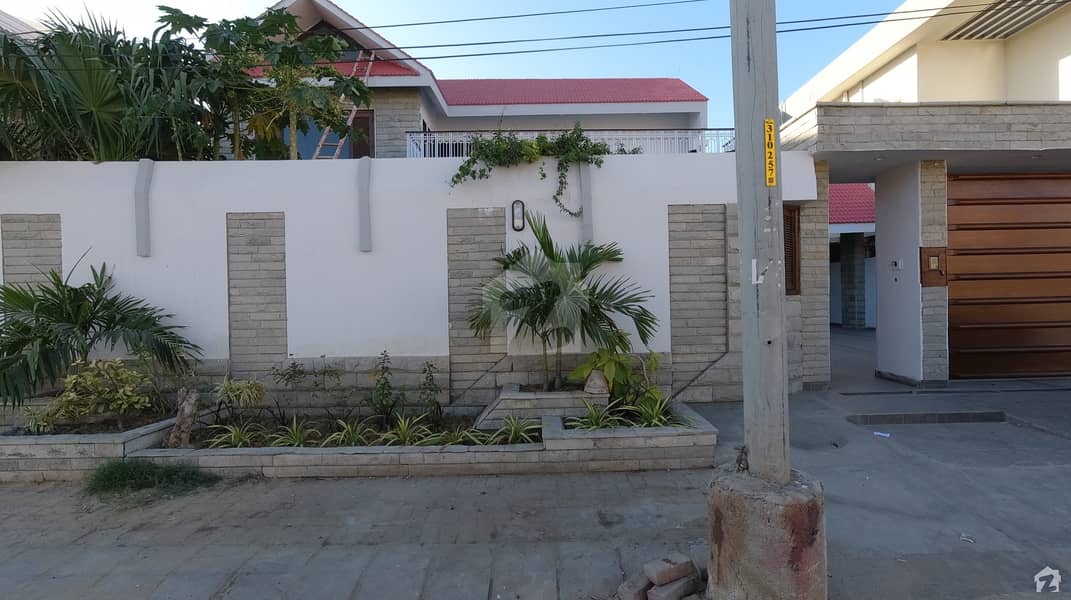 600 Square Yards House In DHA Defence For Sale