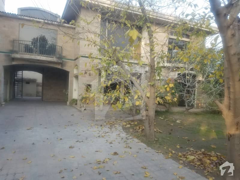 حیات آباد فیز 6 - ایف1 حیات آباد فیز 6 حیات آباد پشاور میں 5 کمروں کا 1 کنال مکان 1.3 لاکھ میں کرایہ پر دستیاب ہے۔