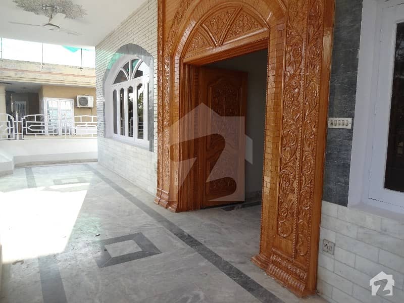 ایف ۔ 11 اسلام آباد میں 6 کمروں کا 1.33 کنال مکان 2 لاکھ میں کرایہ پر دستیاب ہے۔