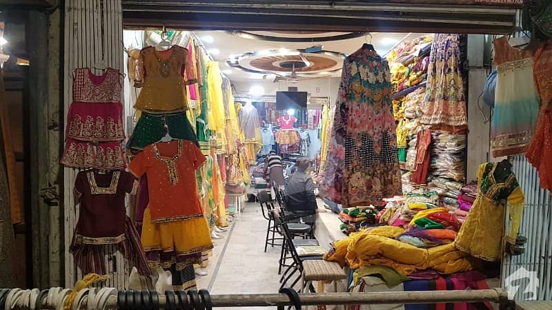 کریم آباد گلبرگ ٹاؤن کراچی میں 1 مرلہ دکان 3.45 کروڑ میں برائے فروخت۔