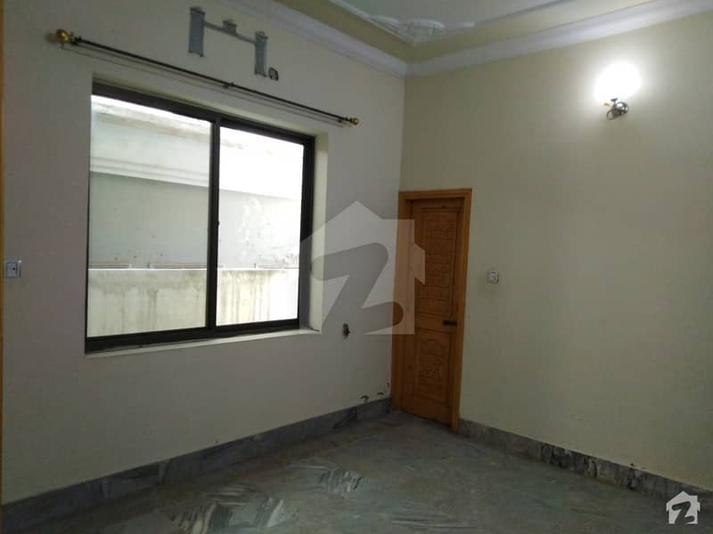 10 Marla House Ideally Situated In Hayatabad