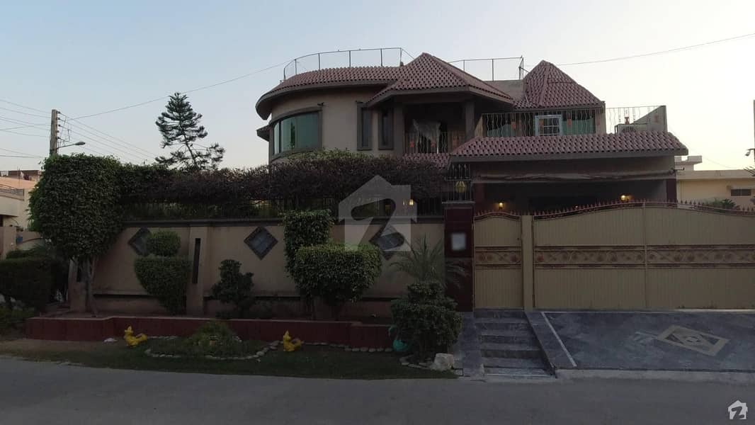 House For Sale In Beautiful Nasheman-e-Iqbal