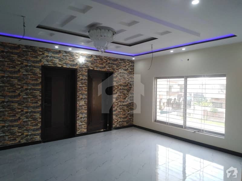 Perfect 10 Marla House In Gulberg For Sale