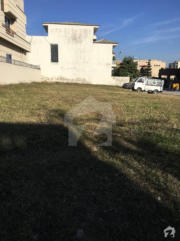 3 Side Corner Level Plot For Sale With Extra Land And Close End Street 3 Side Corner Level Plot For Sale With Extra Land And Close End Street
