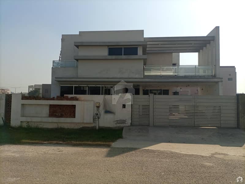 House Sized 1 Kanal Is Available For Sale In DC Colony