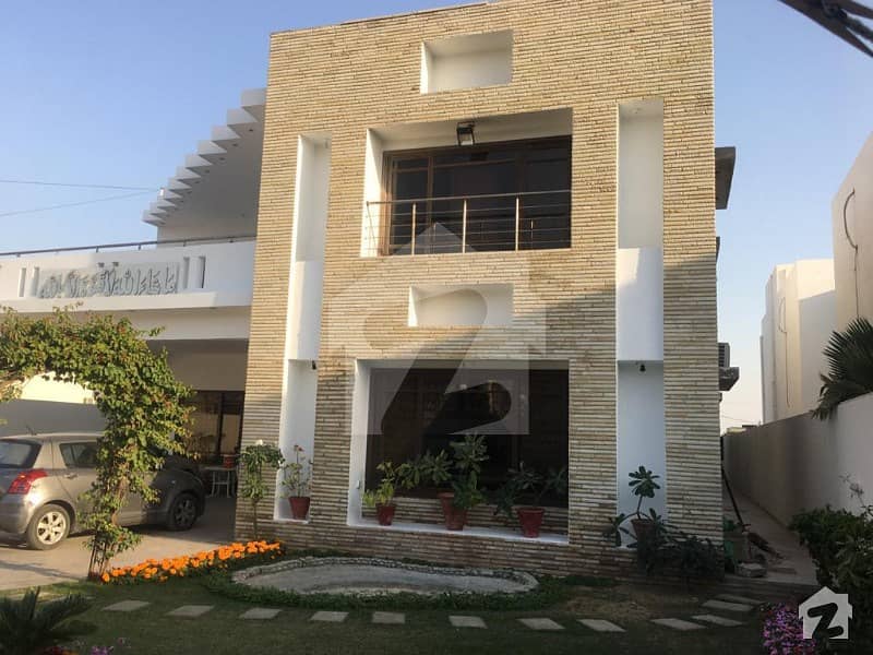 ڈی ایچ اے فیز 6 ڈی ایچ اے کراچی میں 7 کمروں کا 2 کنال مکان 18.5 کروڑ میں برائے فروخت۔