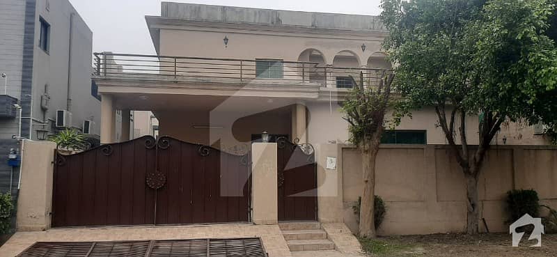1 kanal owner build bungalow for sale near to park masjid and market