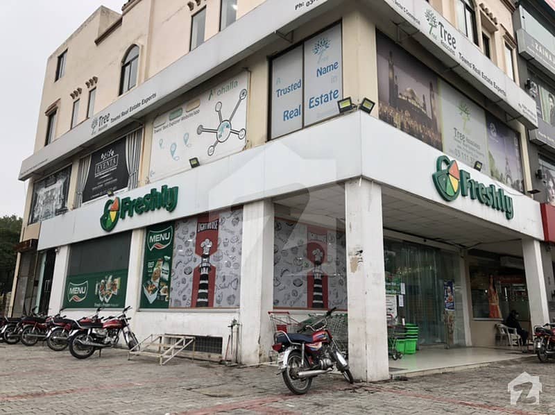 بحریہ ٹاؤن سیکٹرڈی بحریہ ٹاؤن لاہور میں 8 مرلہ دکان 1.6 کروڑ میں برائے فروخت۔