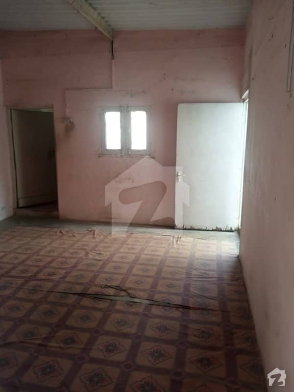 ناظم آباد - بلاک 1 ناظم آباد کراچی میں 2 کمروں کا 9 مرلہ بالائی پورشن 20 ہزار میں کرایہ پر دستیاب ہے۔